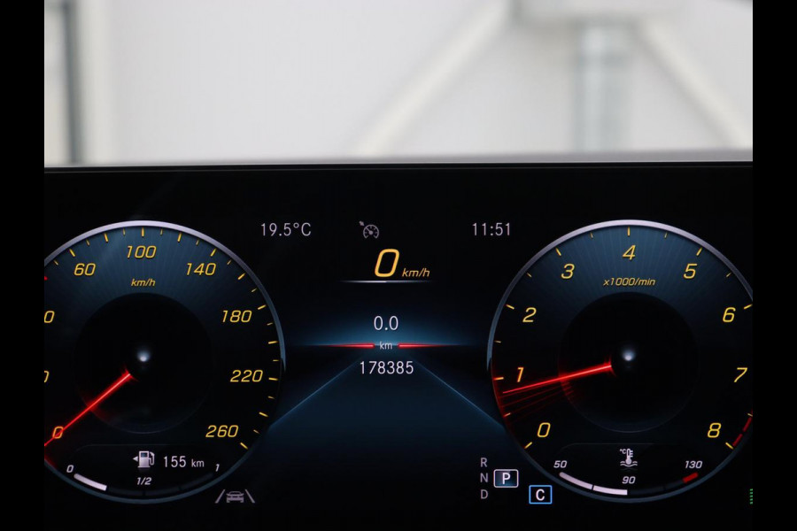 Mercedes-Benz CLA-Klasse 200 AMG | Stoelverwarming | Camera | Leder/Alcantara | Sfeerverlichting | Park Assist | Full LED | Navigatie | Widescreen | Climate control | Bluetooth | Cruise control