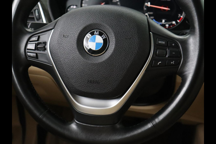 BMW 3 Serie 318i Luxury Edition | Leder | Stoelverwarming | Navigatie | Trekhaak | Full LED | Climate control | PDC | Cruise control