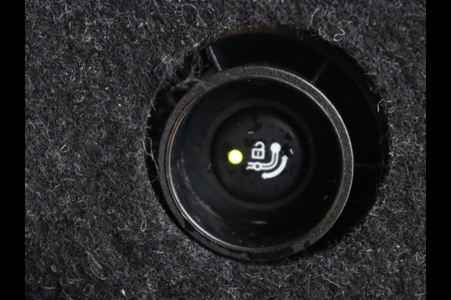 BMW 3 Serie 318i Luxury Edition | Leder | Stoelverwarming | Navigatie | Trekhaak | Full LED | Climate control | PDC | Cruise control