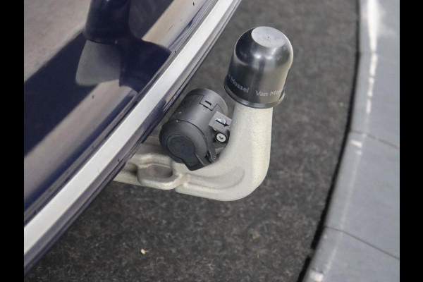 BMW 3 Serie 318i Luxury Edition | Leder | Stoelverwarming | Navigatie | Trekhaak | Full LED | Climate control | PDC | Cruise control