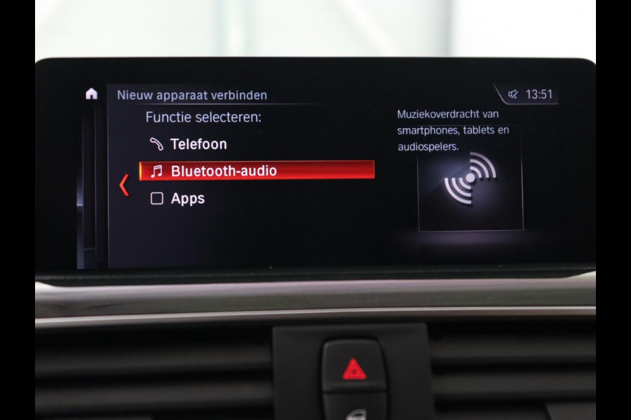 BMW 3 Serie 318i Luxury Edition | Leder | Stoelverwarming | Navigatie | Trekhaak | Full LED | Climate control | PDC | Cruise control