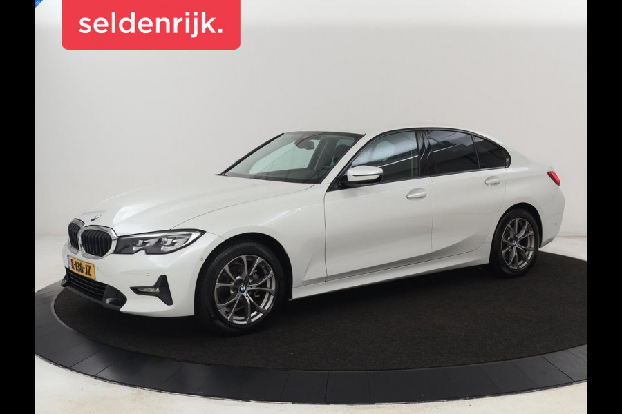 BMW 3 Serie 318i Sport Line | Carplay | Camera | Sportstoelen | Sfeerverlichting | Live Cockpit | Navigatie | Full LED | Half leder | Park Assist | Climate control | DAB | Cruise control | Bluetooth