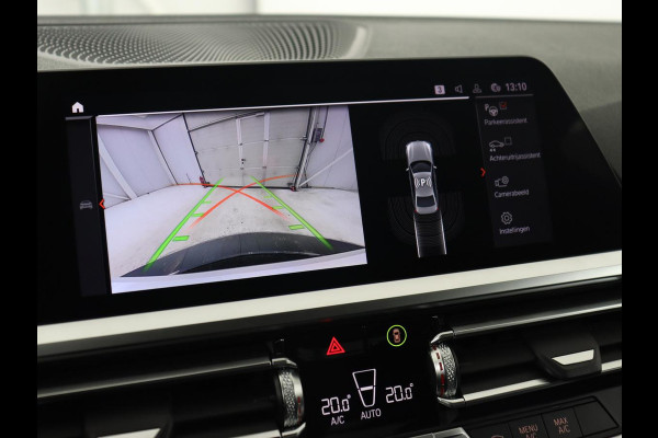 BMW 3 Serie 318i Sport Line | Carplay | Camera | Sportstoelen | Sfeerverlichting | Live Cockpit | Navigatie | Full LED | Half leder | Park Assist | Climate control | DAB | Cruise control | Bluetooth