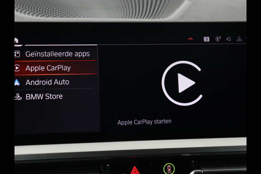 BMW 3 Serie 318i Sport Line | Carplay | Camera | Sportstoelen | Sfeerverlichting | Live Cockpit | Navigatie | Full LED | Half leder | Park Assist | Climate control | DAB | Cruise control | Bluetooth