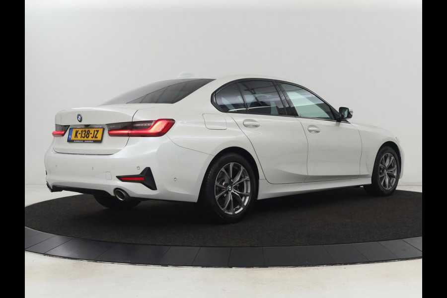 BMW 3 Serie 318i Sport Line | Carplay | Camera | Sportstoelen | Sfeerverlichting | Live Cockpit | Navigatie | Full LED | Half leder | Park Assist | Climate control | DAB | Cruise control | Bluetooth