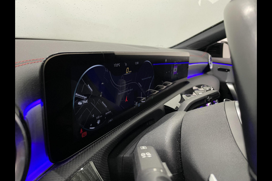 Mercedes-Benz CLA-Klasse Shooting Brake 180 Business Solution AMG Trekhaak Navigatie Camera Parkeersensoren Cruise Control AMG stoelen Stoelverwarming Sfeerverlichting Elektrische kofferklep Full Led Climate Control
