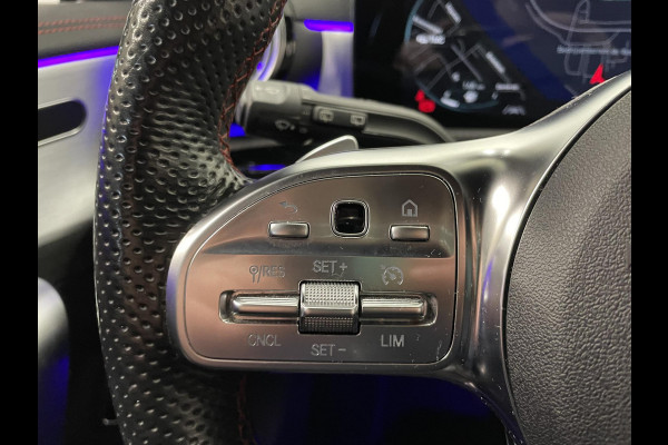 Mercedes-Benz CLA-Klasse Shooting Brake 180 Business Solution AMG Trekhaak Navigatie Camera Parkeersensoren Cruise Control AMG stoelen Stoelverwarming Sfeerverlichting Elektrische kofferklep Full Led Climate Control