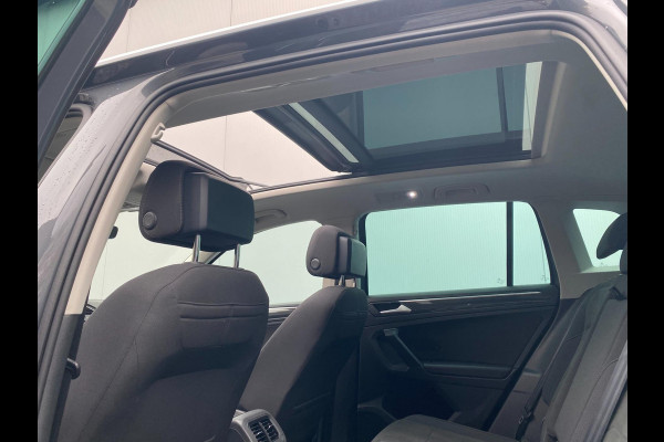 Volkswagen Tiguan 1.5 TSI R-Line Business+ | Pano|Virtual|ACC | IQ Drive|Alcantara| SFEER V | Stoel-stuurverw|Dealer Onderh |