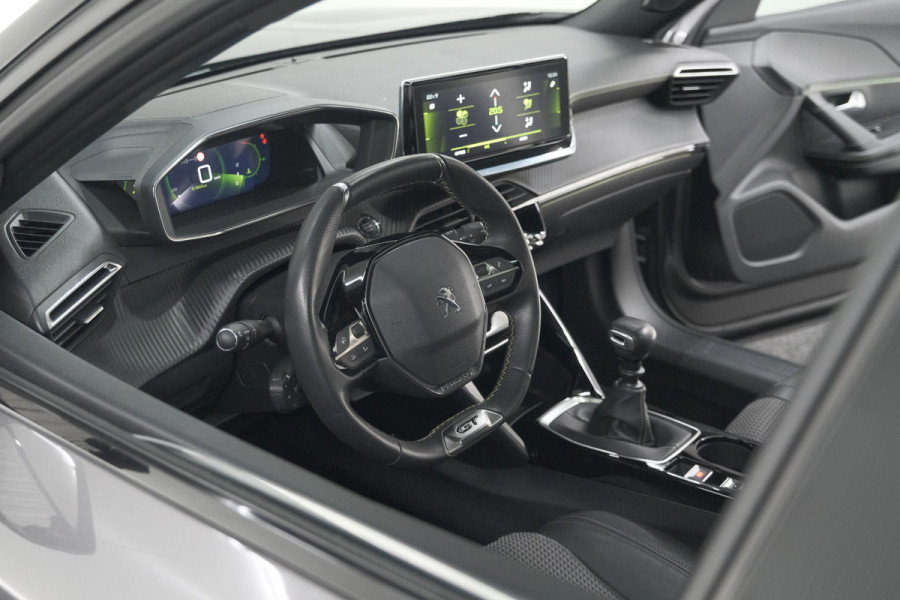 Peugeot 2008 PureTech 130 GT | Panoramadak | Afneembare trekhaak | Adaptieve cruise control | Navigatie