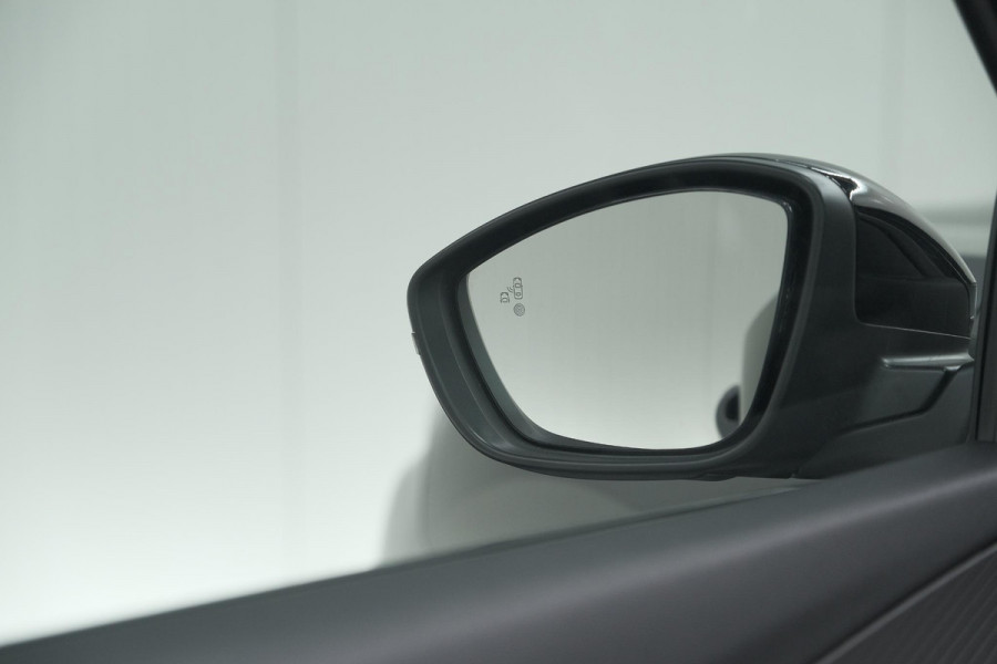 Peugeot 2008 PureTech 130 GT | Panoramadak | Afneembare trekhaak | Adaptieve cruise control | Navigatie