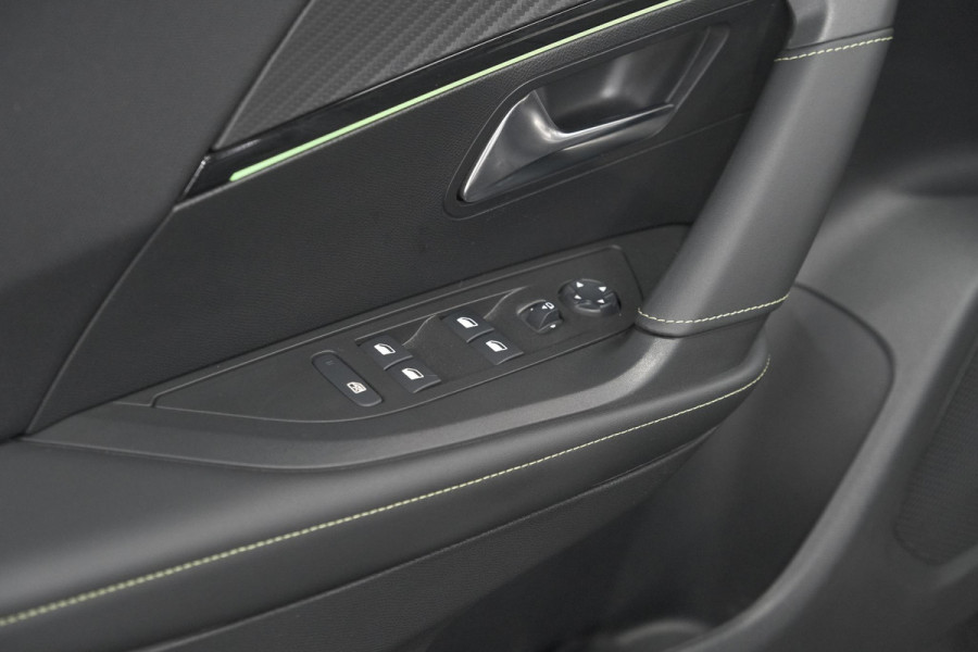 Peugeot 2008 PureTech 130 GT | Panoramadak | Afneembare trekhaak | Adaptieve cruise control | Navigatie