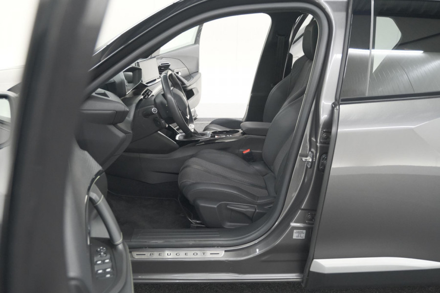 Peugeot 2008 PureTech 130 GT | Panoramadak | Afneembare trekhaak | Adaptieve cruise control | Navigatie
