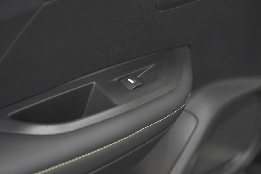 Peugeot 2008 PureTech 130 GT | Panoramadak | Afneembare trekhaak | Adaptieve cruise control | Navigatie