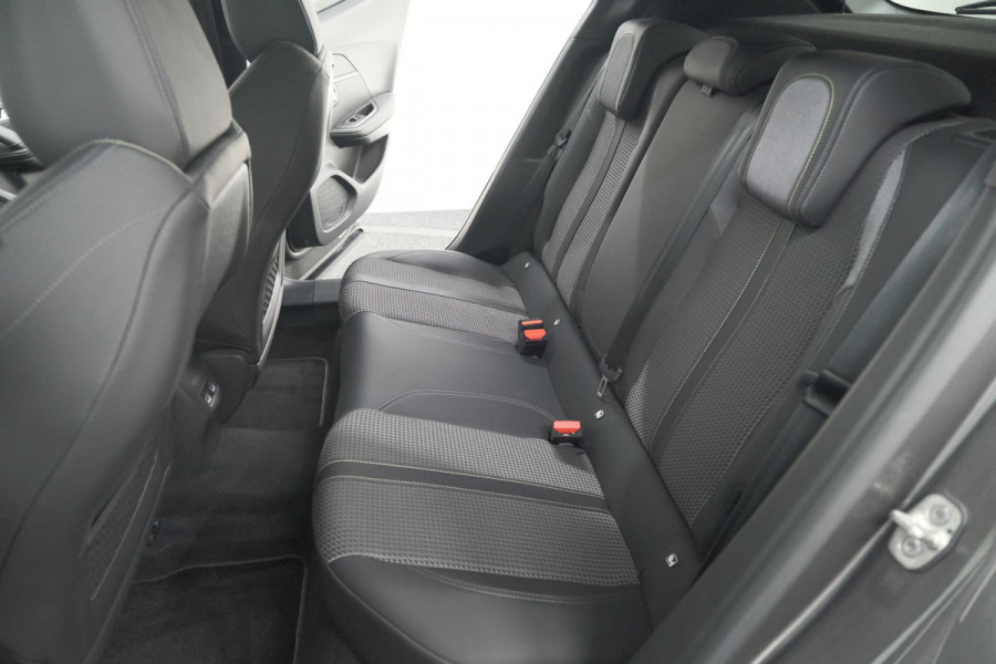 Peugeot 2008 PureTech 130 GT | Panoramadak | Afneembare trekhaak | Adaptieve cruise control | Navigatie
