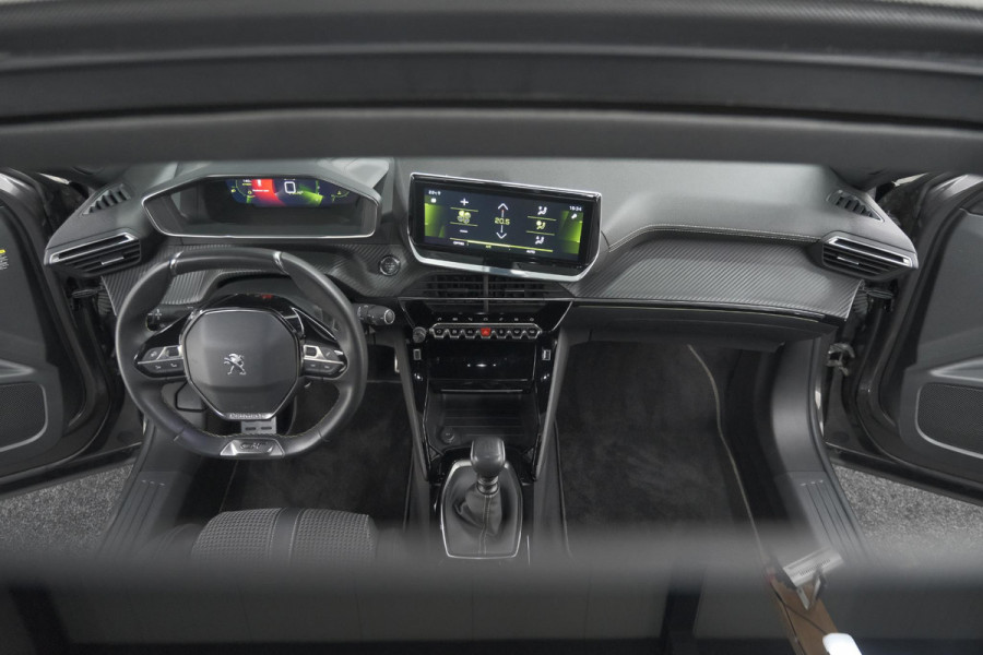 Peugeot 2008 PureTech 130 GT | Panoramadak | Afneembare trekhaak | Adaptieve cruise control | Navigatie