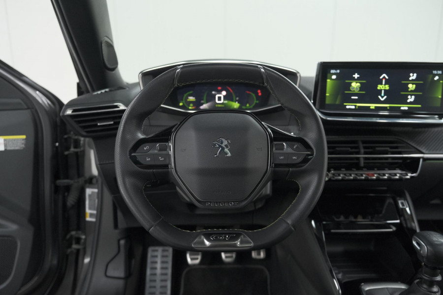Peugeot 2008 PureTech 130 GT | Panoramadak | Afneembare trekhaak | Adaptieve cruise control | Navigatie