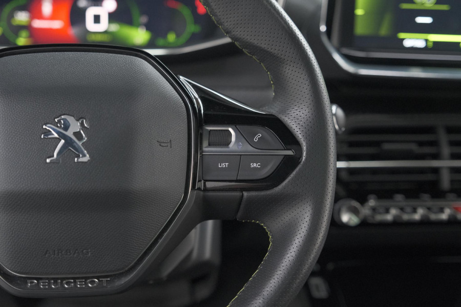 Peugeot 2008 PureTech 130 GT | Panoramadak | Afneembare trekhaak | Adaptieve cruise control | Navigatie