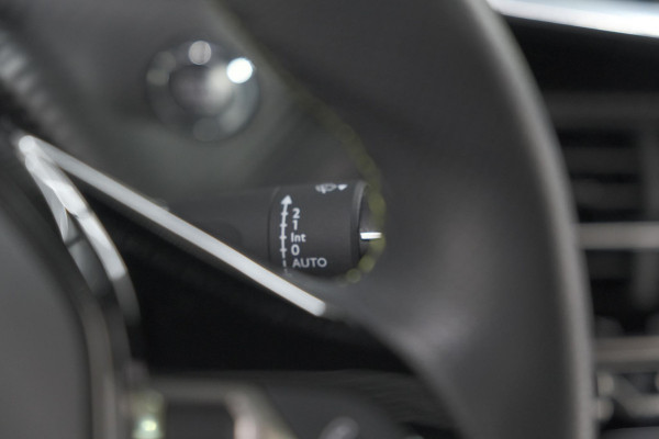 Peugeot 2008 PureTech 130 GT | Panoramadak | Afneembare trekhaak | Adaptieve cruise control | Navigatie