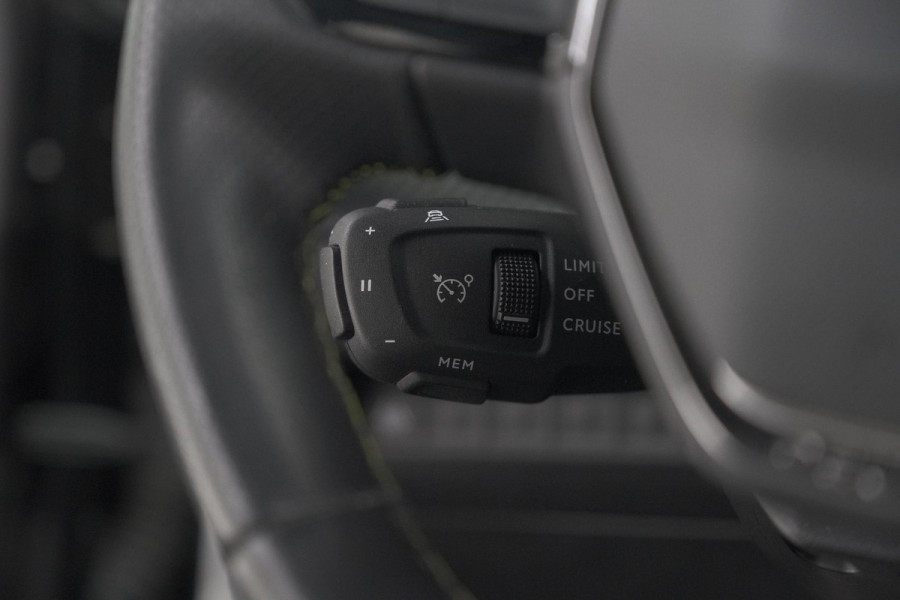 Peugeot 2008 PureTech 130 GT | Panoramadak | Afneembare trekhaak | Adaptieve cruise control | Navigatie