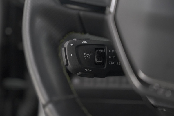 Peugeot 2008 PureTech 130 GT | Panoramadak | Afneembare trekhaak | Adaptieve cruise control | Navigatie