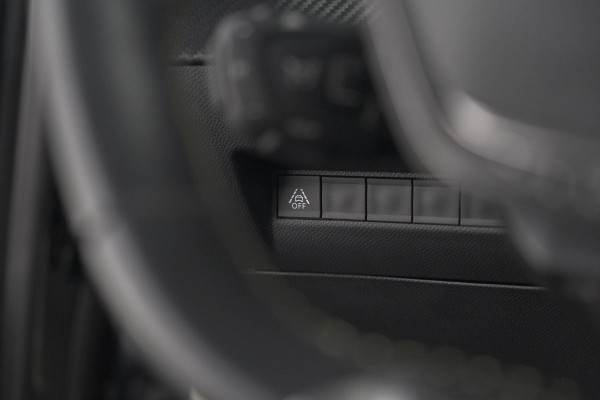 Peugeot 2008 PureTech 130 GT | Panoramadak | Afneembare trekhaak | Adaptieve cruise control | Navigatie