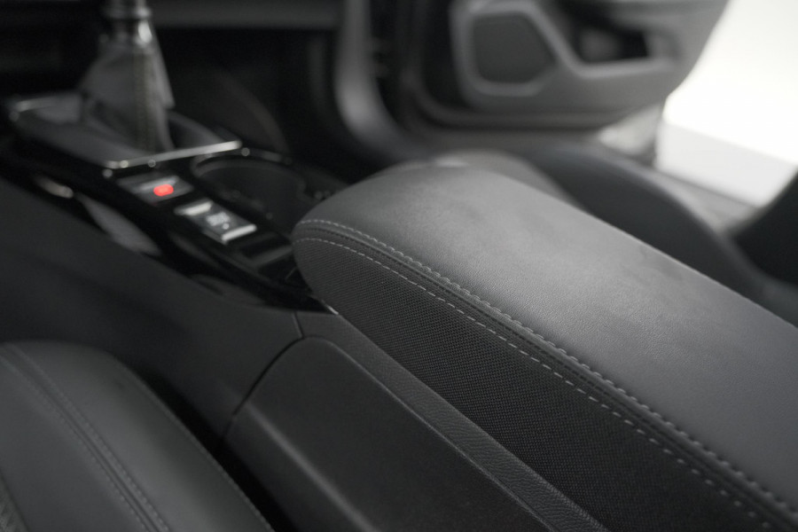 Peugeot 2008 PureTech 130 GT | Panoramadak | Afneembare trekhaak | Adaptieve cruise control | Navigatie