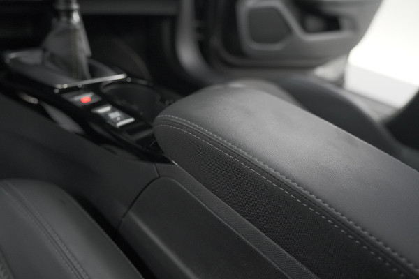 Peugeot 2008 PureTech 130 GT | Panoramadak | Afneembare trekhaak | Adaptieve cruise control | Navigatie