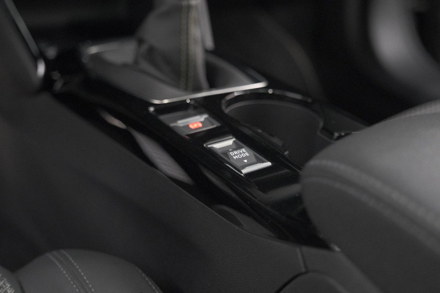 Peugeot 2008 PureTech 130 GT | Panoramadak | Afneembare trekhaak | Adaptieve cruise control | Navigatie