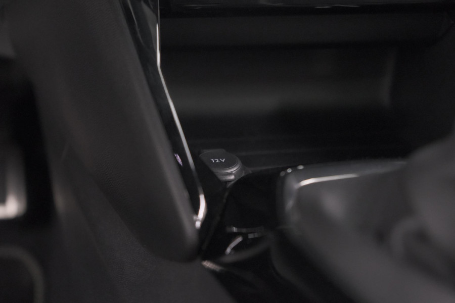 Peugeot 2008 PureTech 130 GT | Panoramadak | Afneembare trekhaak | Adaptieve cruise control | Navigatie