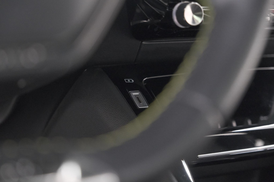 Peugeot 2008 PureTech 130 GT | Panoramadak | Afneembare trekhaak | Adaptieve cruise control | Navigatie