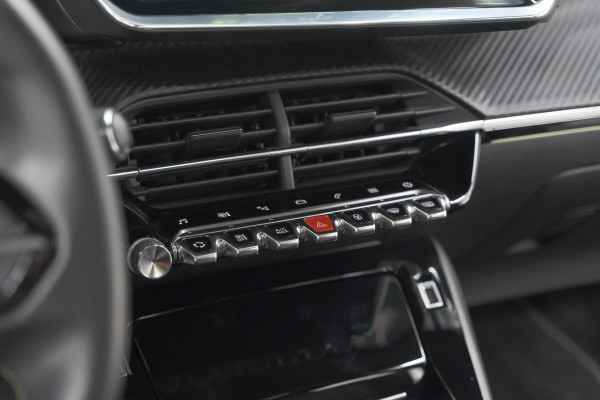 Peugeot 2008 PureTech 130 GT | Panoramadak | Afneembare trekhaak | Adaptieve cruise control | Navigatie