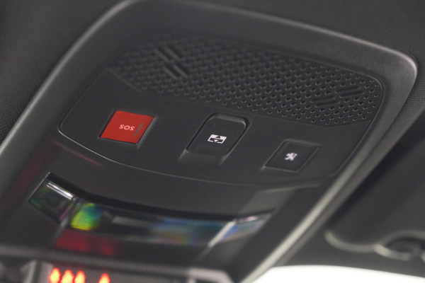 Peugeot 2008 PureTech 130 GT | Panoramadak | Afneembare trekhaak | Adaptieve cruise control | Navigatie