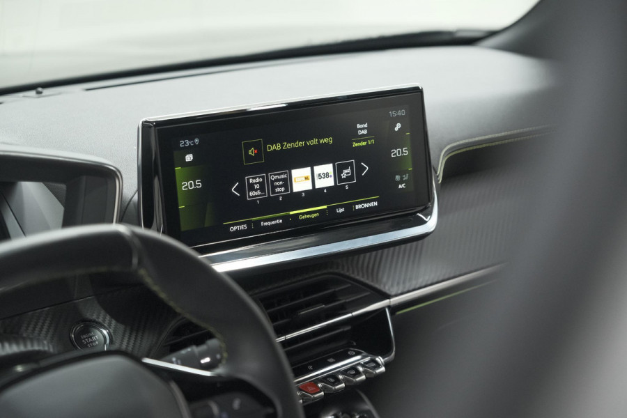 Peugeot 2008 PureTech 130 GT | Panoramadak | Afneembare trekhaak | Adaptieve cruise control | Navigatie