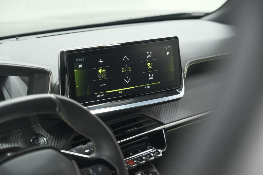 Peugeot 2008 PureTech 130 GT | Panoramadak | Afneembare trekhaak | Adaptieve cruise control | Navigatie