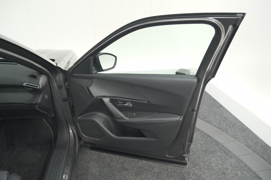 Peugeot 2008 PureTech 130 GT | Panoramadak | Afneembare trekhaak | Adaptieve cruise control | Navigatie