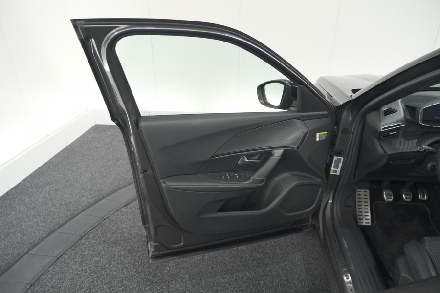 Peugeot 2008 PureTech 130 GT | Panoramadak | Afneembare trekhaak | Adaptieve cruise control | Navigatie