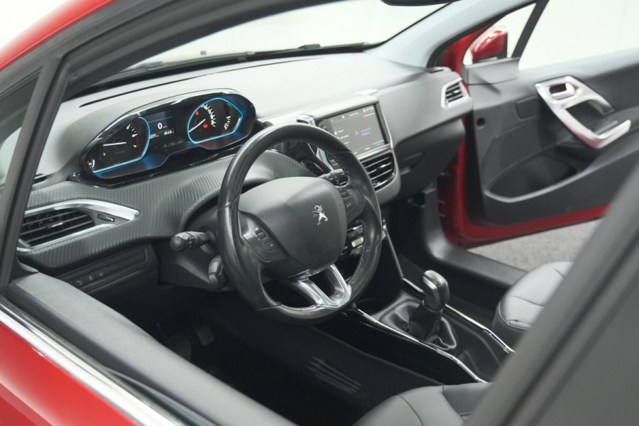 Peugeot 2008 1.2 PureTech Blue Lease Executive | All Season banden | Panoramadak | Navigatie | AppleCarplay