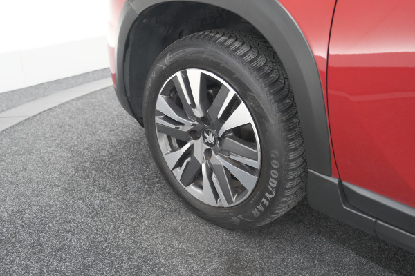 Peugeot 2008 1.2 PureTech Blue Lease Executive | All Season banden | Panoramadak | Navigatie | AppleCarplay