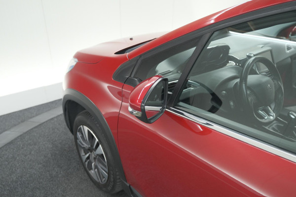 Peugeot 2008 1.2 PureTech Blue Lease Executive | All Season banden | Panoramadak | Navigatie | AppleCarplay