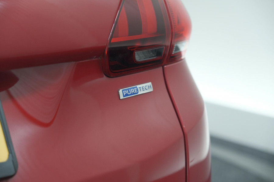 Peugeot 2008 1.2 PureTech Blue Lease Executive | All Season banden | Panoramadak | Navigatie | AppleCarplay