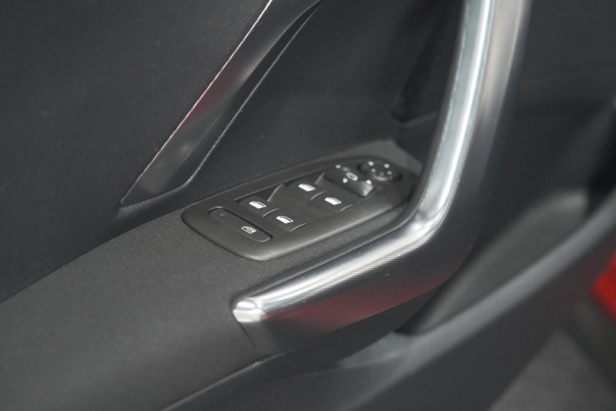 Peugeot 2008 1.2 PureTech Blue Lease Executive | All Season banden | Panoramadak | Navigatie | AppleCarplay