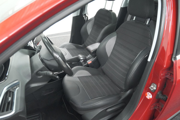 Peugeot 2008 1.2 PureTech Blue Lease Executive | All Season banden | Panoramadak | Navigatie | AppleCarplay