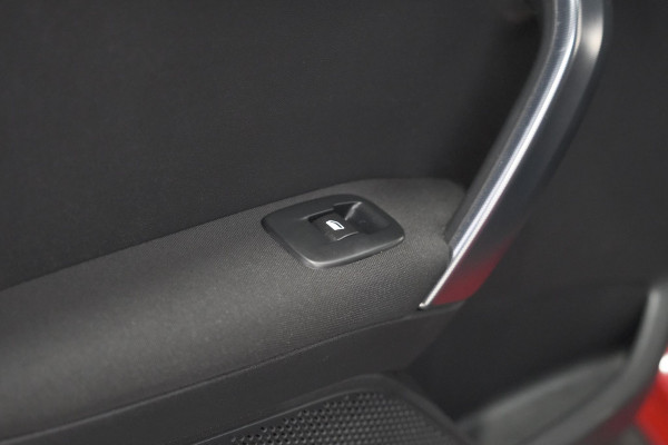 Peugeot 2008 1.2 PureTech Blue Lease Executive | All Season banden | Panoramadak | Navigatie | AppleCarplay