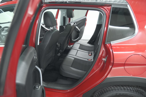 Peugeot 2008 1.2 PureTech Blue Lease Executive | All Season banden | Panoramadak | Navigatie | AppleCarplay