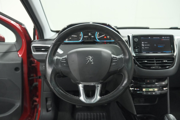 Peugeot 2008 1.2 PureTech Blue Lease Executive | All Season banden | Panoramadak | Navigatie | AppleCarplay