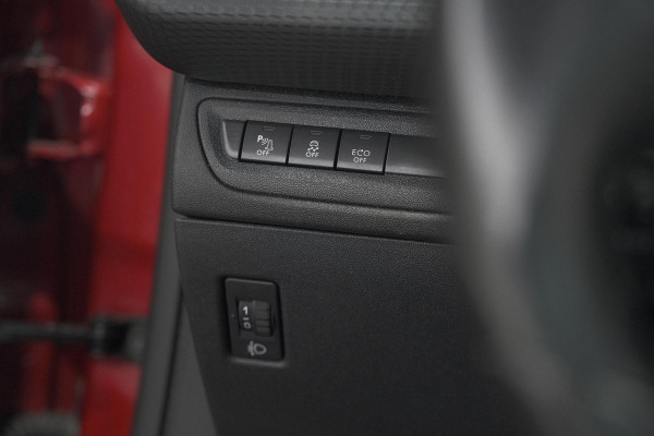 Peugeot 2008 1.2 PureTech Blue Lease Executive | All Season banden | Panoramadak | Navigatie | AppleCarplay