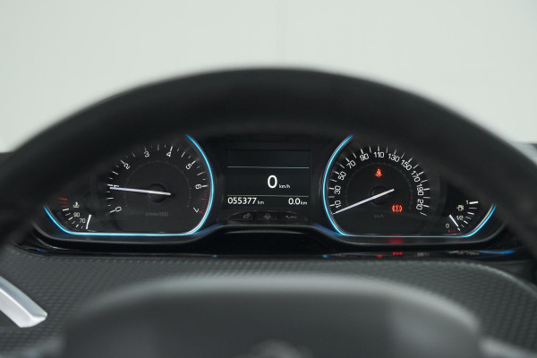 Peugeot 2008 1.2 PureTech Blue Lease Executive | All Season banden | Panoramadak | Navigatie | AppleCarplay