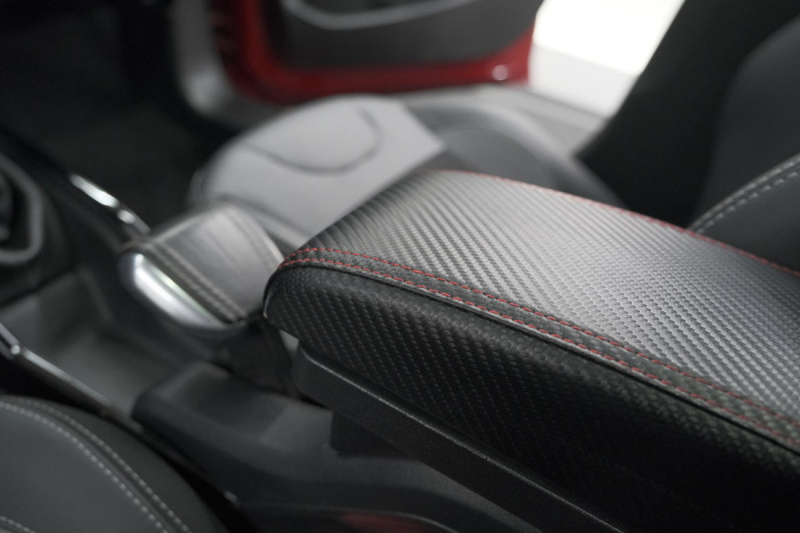 Peugeot 2008 1.2 PureTech Blue Lease Executive | All Season banden | Panoramadak | Navigatie | AppleCarplay