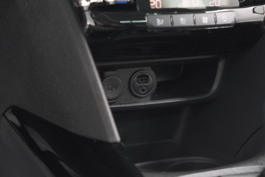 Peugeot 2008 1.2 PureTech Blue Lease Executive | All Season banden | Panoramadak | Navigatie | AppleCarplay