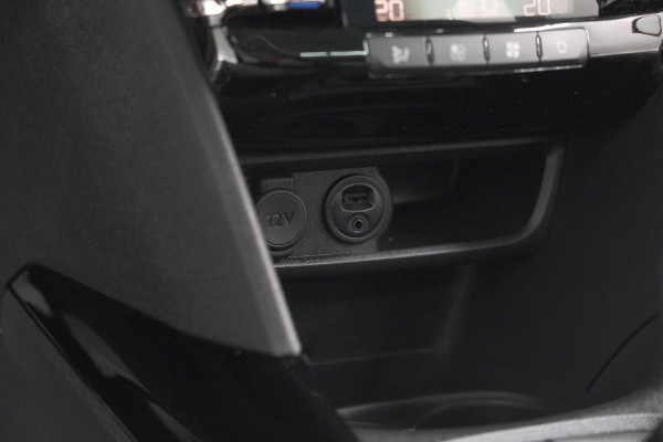 Peugeot 2008 1.2 PureTech Blue Lease Executive | All Season banden | Panoramadak | Navigatie | AppleCarplay